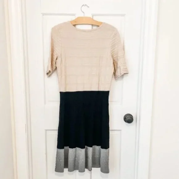 🔥Host Pick🔥3/$20 Dress Barn Short Sleeve Sweater Dress - Picture 4 of 6